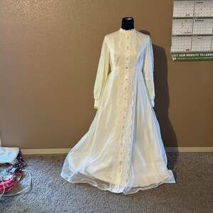 Vintage Cottagecore Bridal Ball Gown Debutant Dress with Lace, Size 6